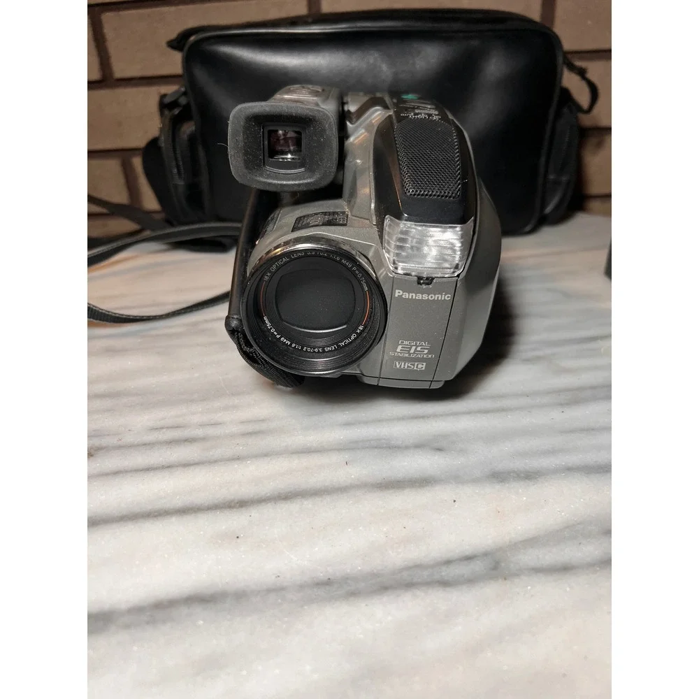 VTG Panasonic Palmcorder VHSC Camcorder PV-L680D 150x Digital Zoom W/Case READ